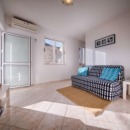 Apartments Marinkovic コミジャ エクステリア 写真