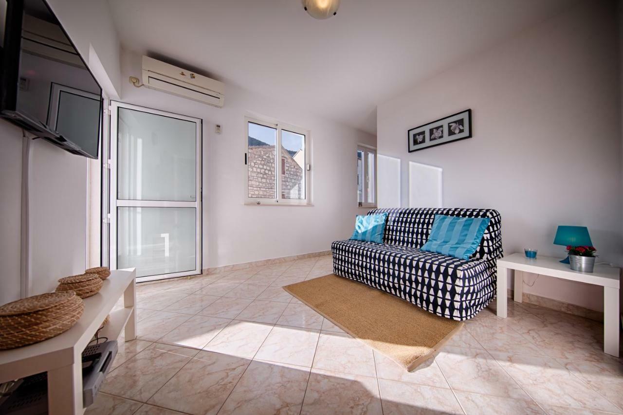 Apartments Marinkovic コミジャ エクステリア 写真