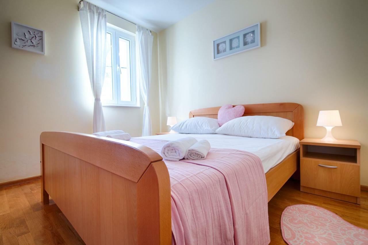 Apartments Marinkovic コミジャ エクステリア 写真