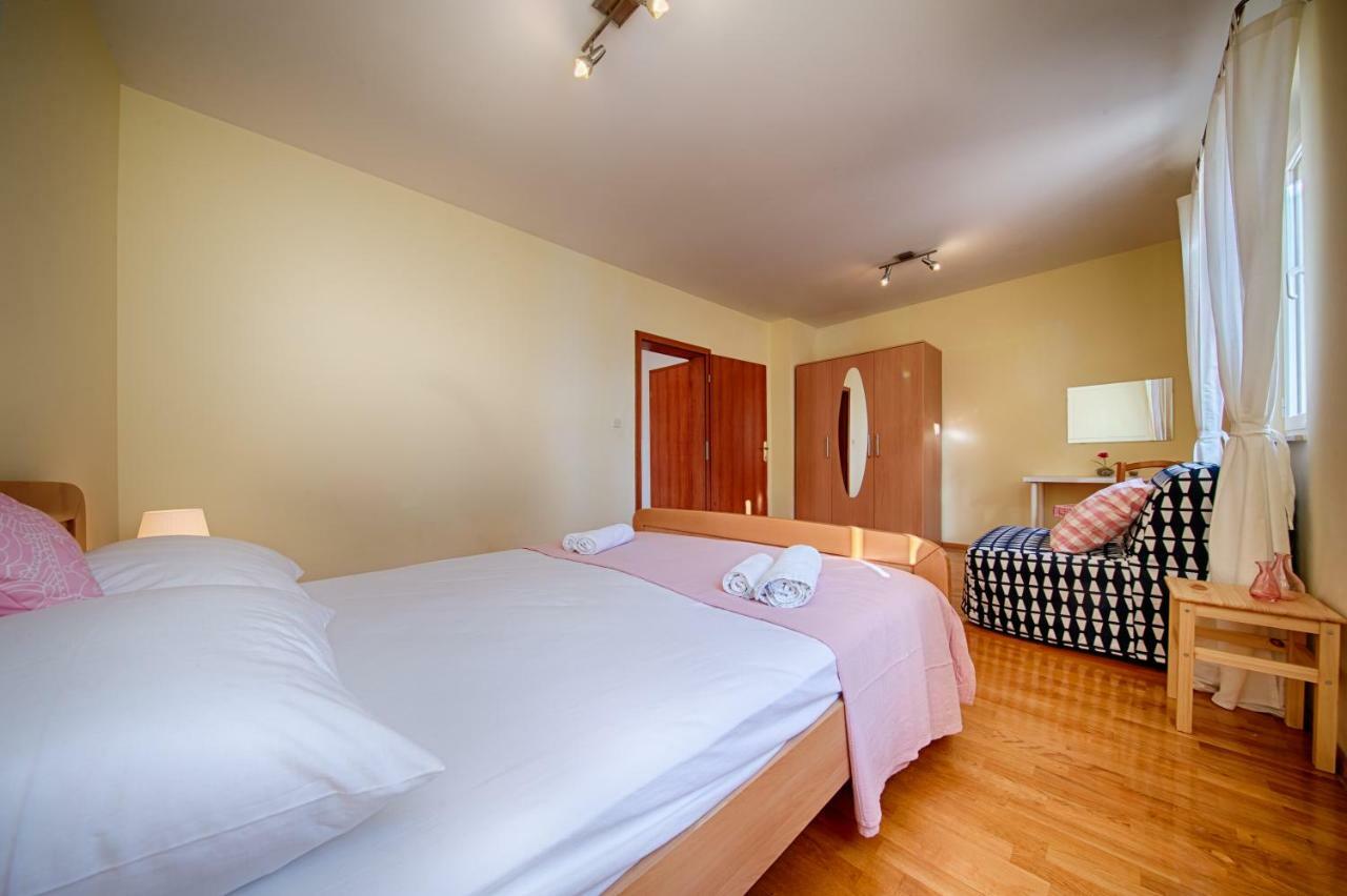 Apartments Marinkovic コミジャ エクステリア 写真
