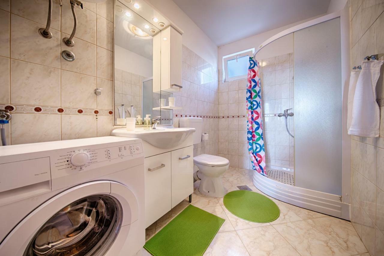 Apartments Marinkovic コミジャ エクステリア 写真