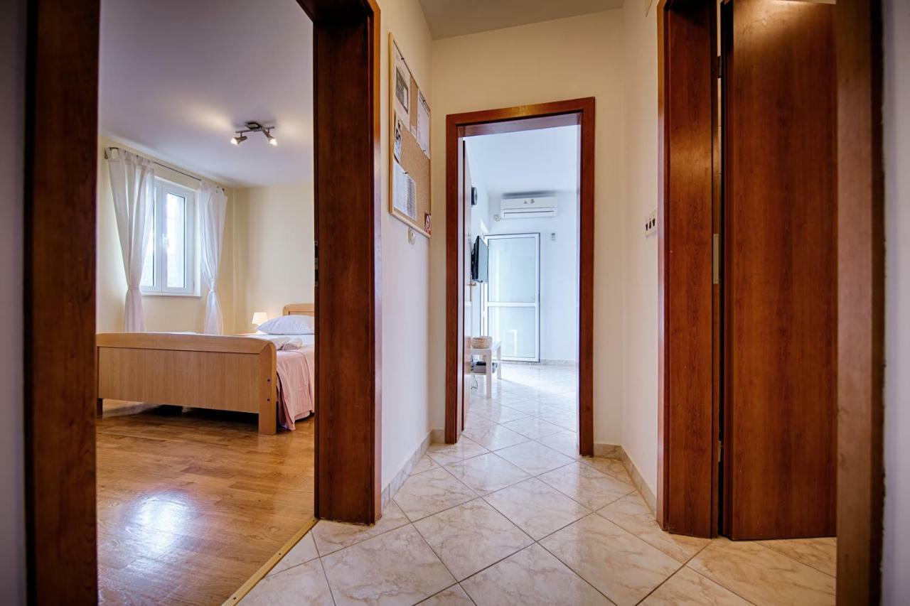 Apartments Marinkovic コミジャ エクステリア 写真
