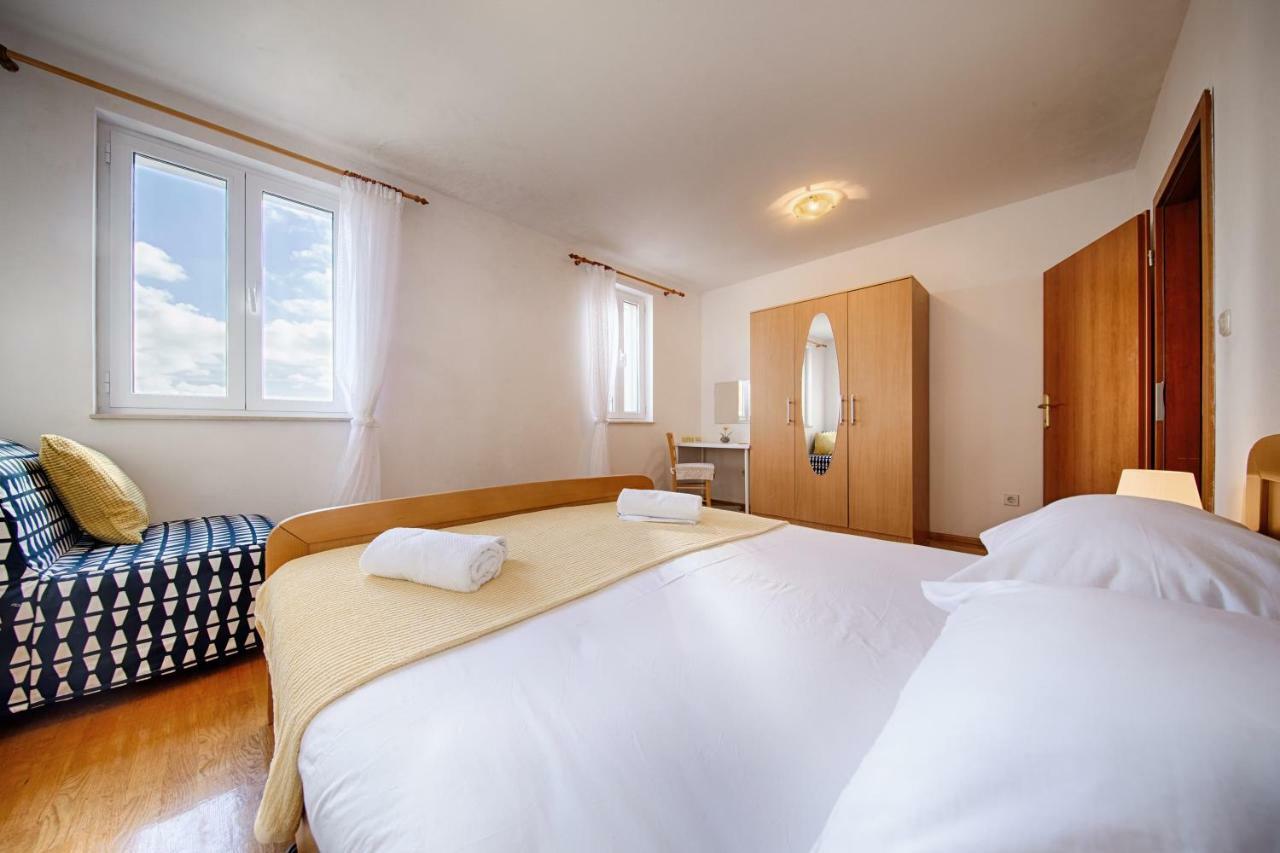 Apartments Marinkovic コミジャ エクステリア 写真