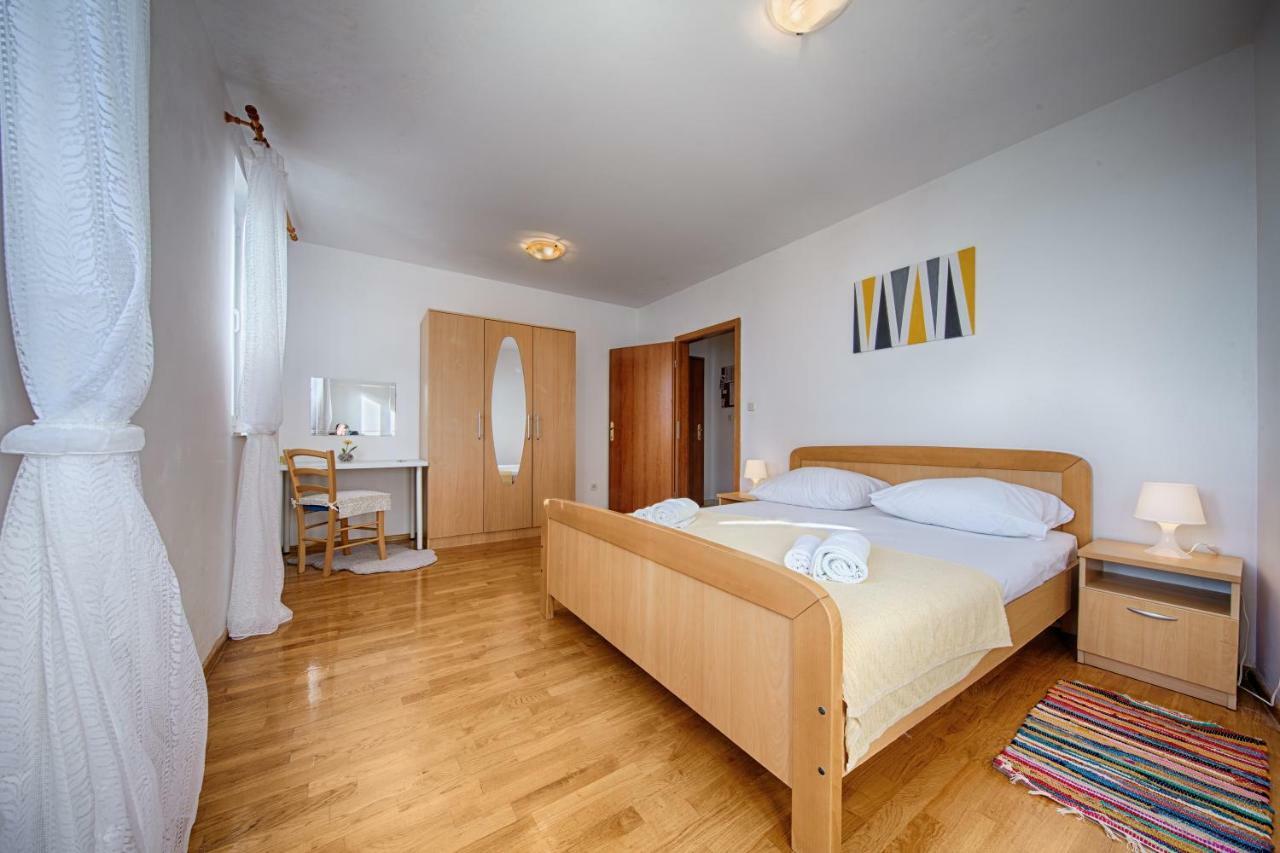 Apartments Marinkovic コミジャ エクステリア 写真