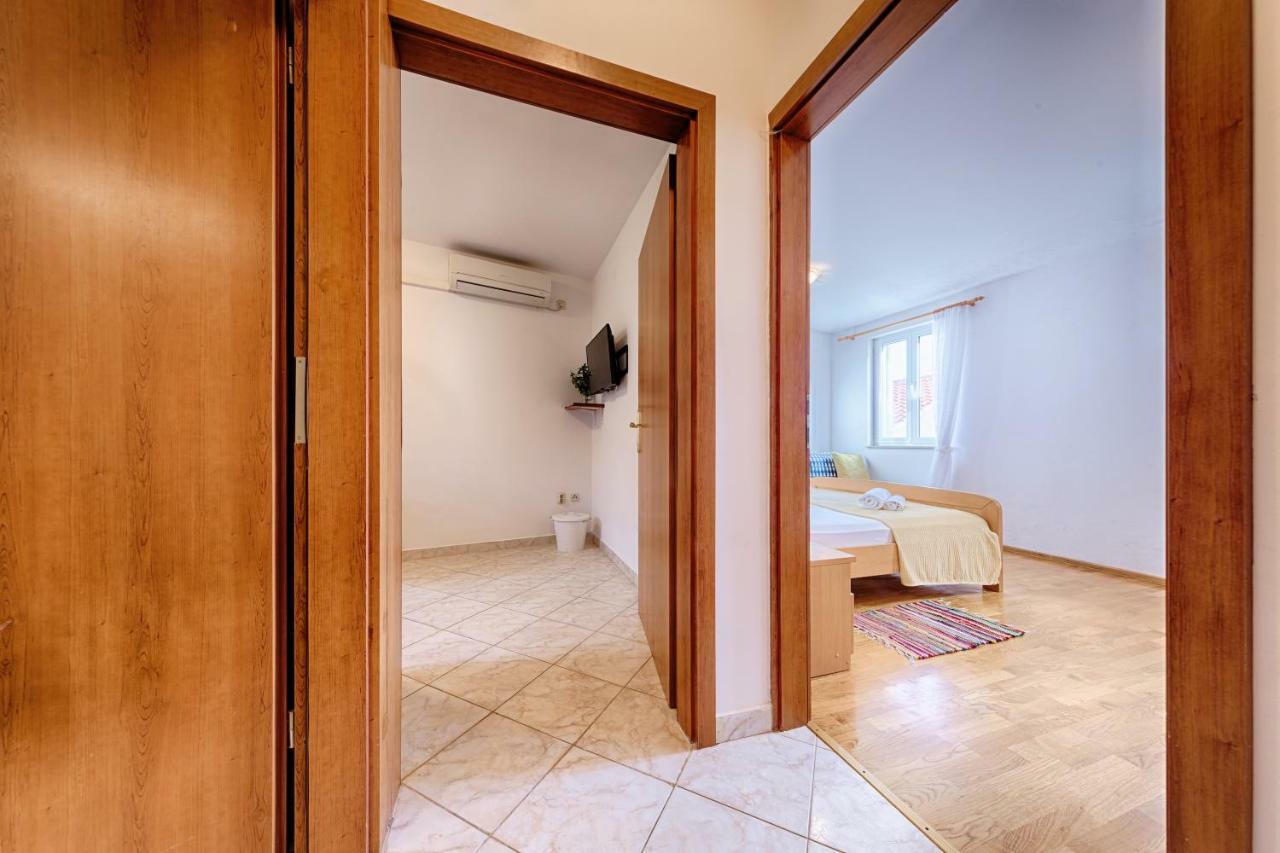 Apartments Marinkovic コミジャ エクステリア 写真