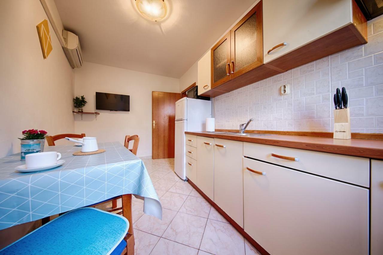 Apartments Marinkovic コミジャ エクステリア 写真