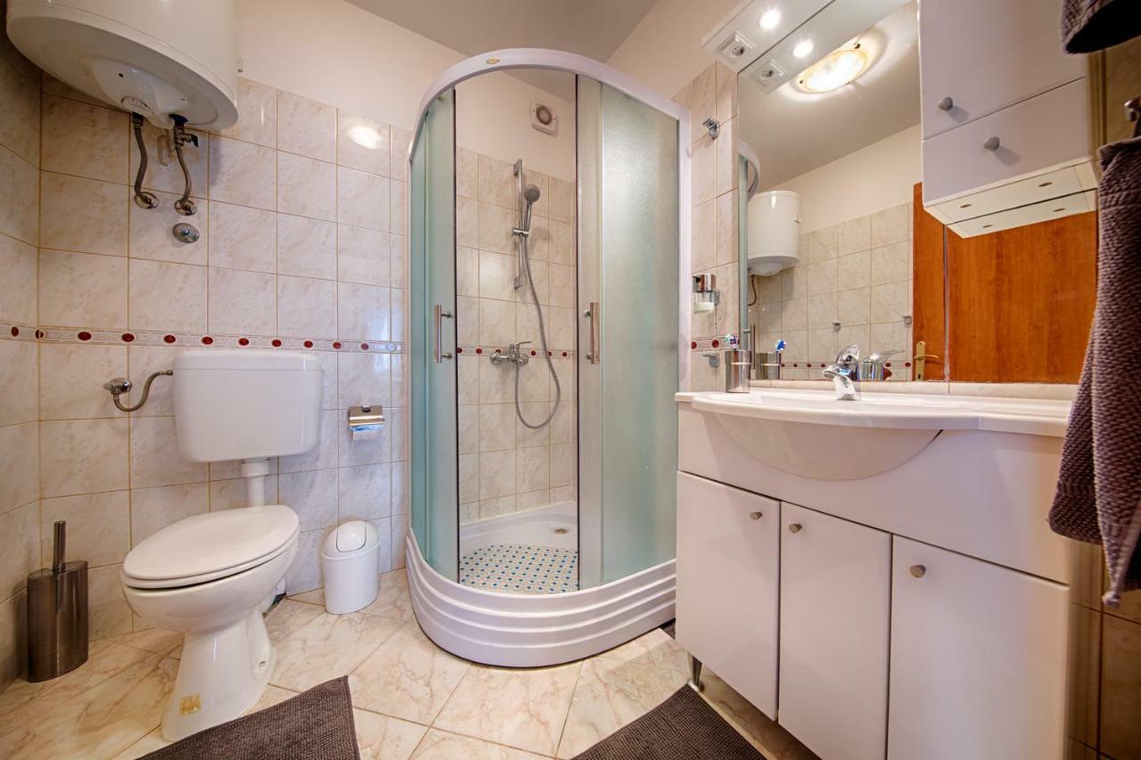 Apartments Marinkovic コミジャ エクステリア 写真